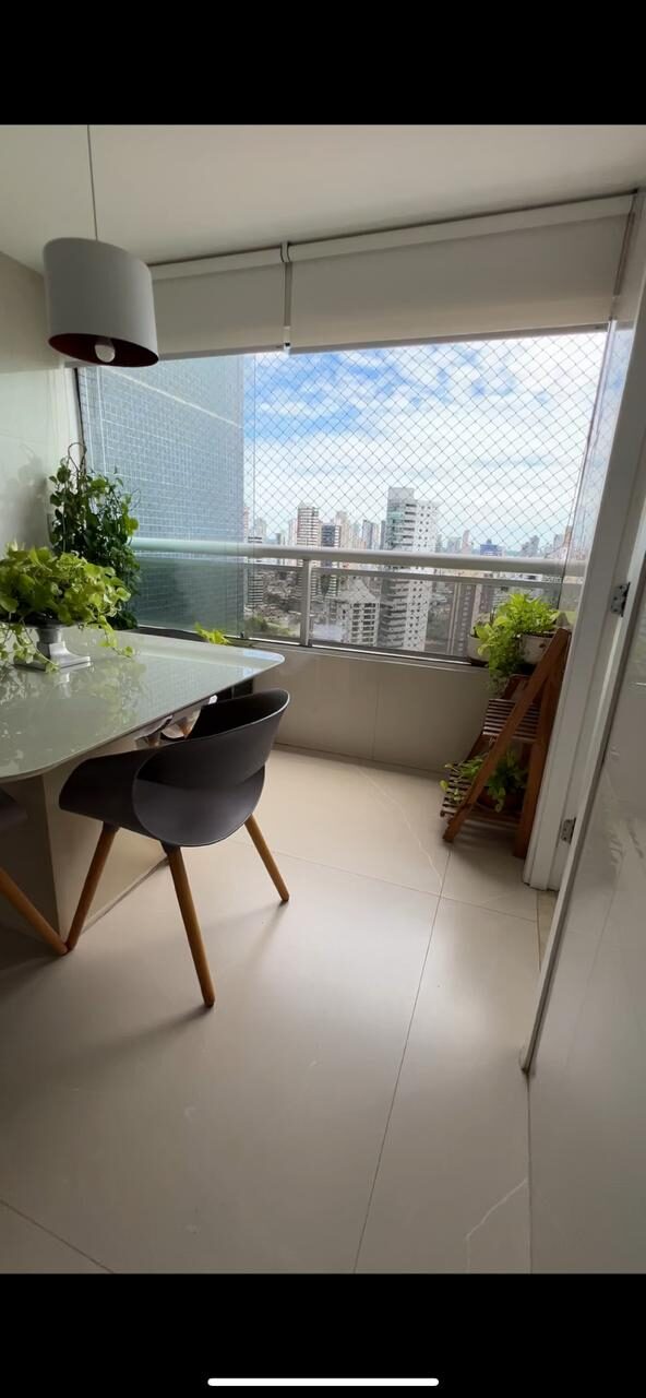 Sala de jantar com varanda